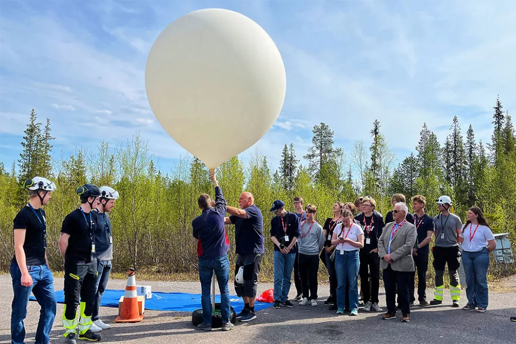 Student team about to launch a balloon at Esrange