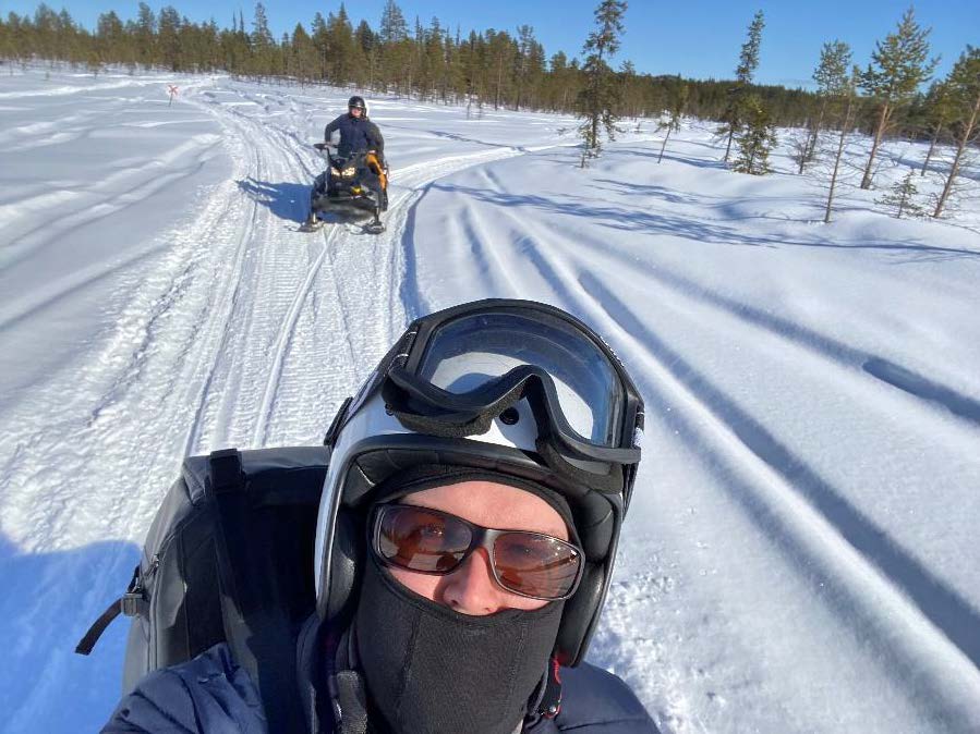 Rikard at a snowmobile