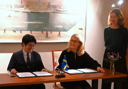 ArkEdge signing Embassy_1