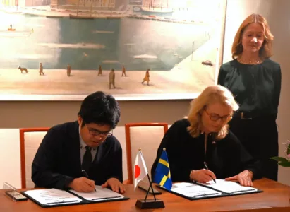 ArkEdge signing Embassy_2